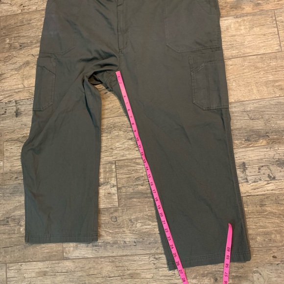 Men’s olive green Carhartt cargo work pants - Picture 5 of 5